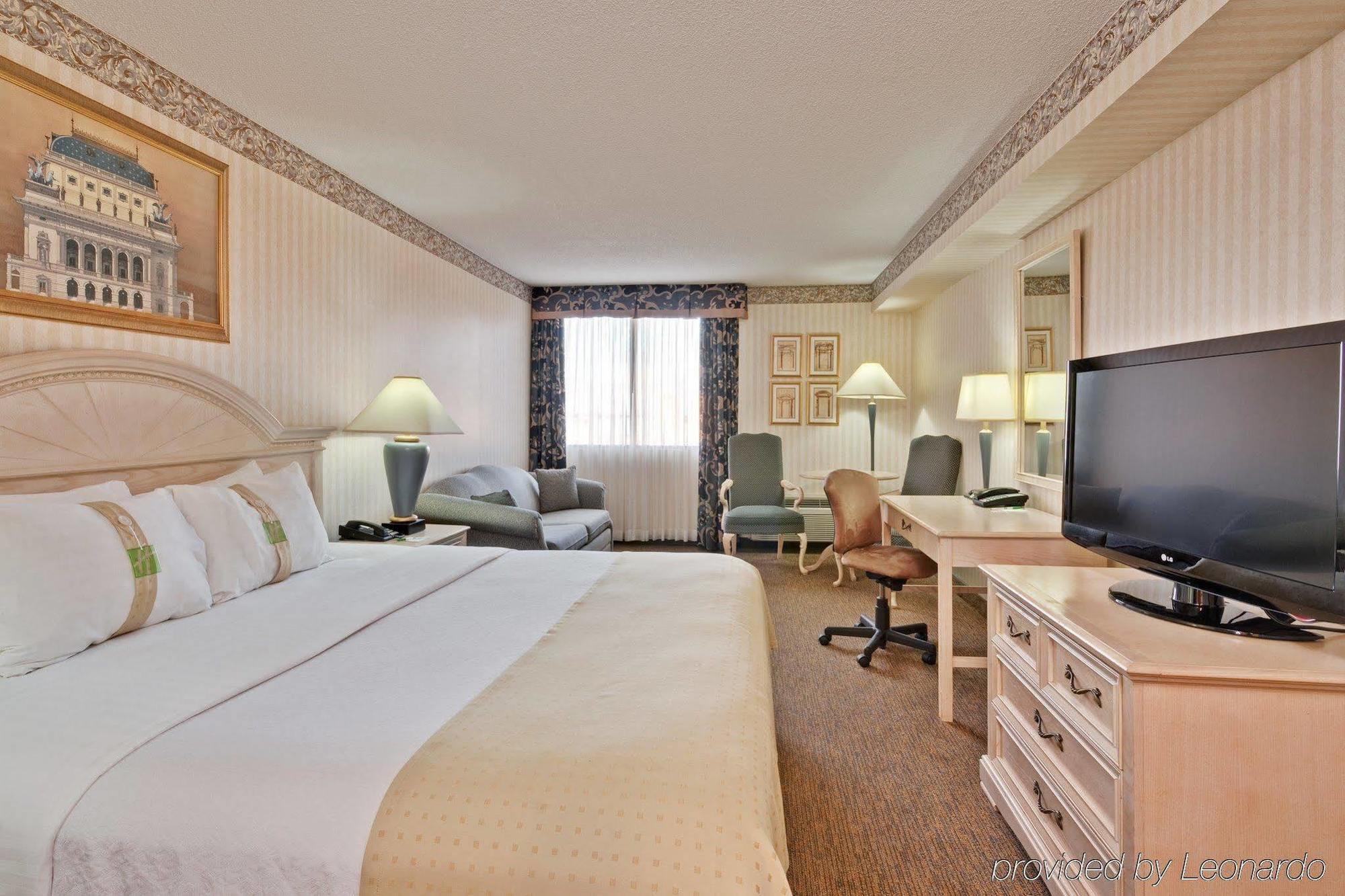 Holiday Inn Express & Suites Mississauga-Toronto Southwest, An Ihg Hotel Екстер'єр фото
